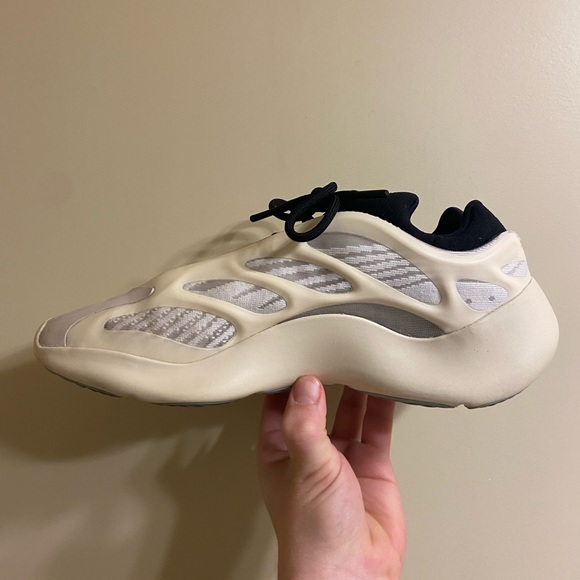 Adidas Yeezy 700 V3 Azael - Picture 9 of 11